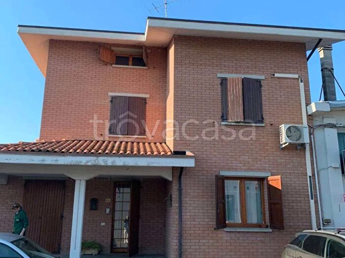 Casa con 8 locali in vendita in Formigine