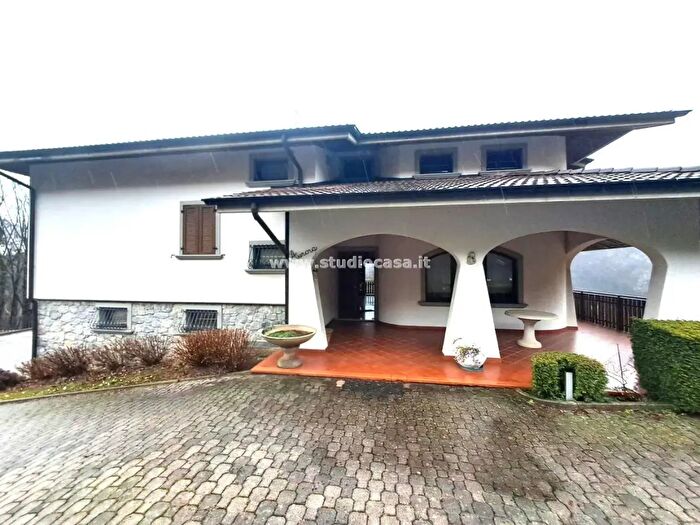 Casa con 6 locali in vendita in Via Taleggio, Oltre Il Colle