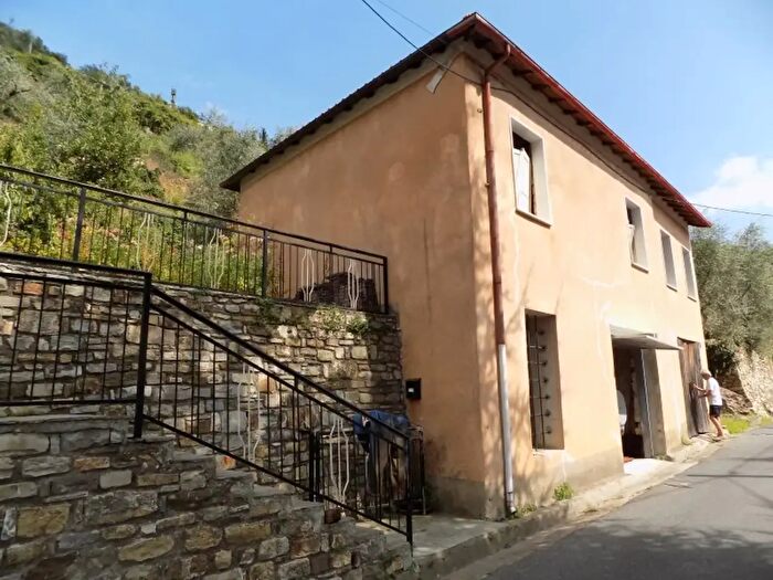 Casa trilocale in vendita in Via Montegrappa, Chiusanico