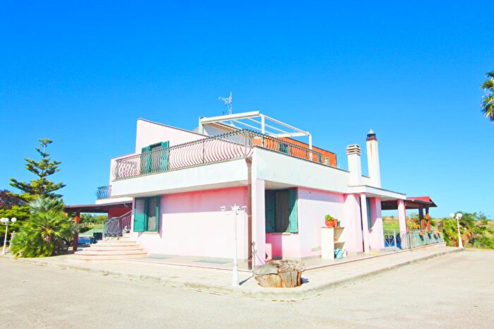 Casa con 13 locali in vendita in Contrada Arcore, Campomarino