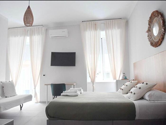 Appartamento con 6 locali in affitto in Via Chiaia, Monte di Dio, Napoli