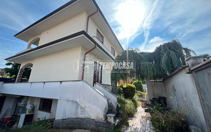 Casa con 5 locali in vendita in Via Altamura, Parabiago