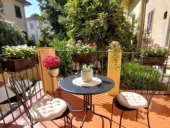 Appartamento con 5 locali in affitto in Firenze