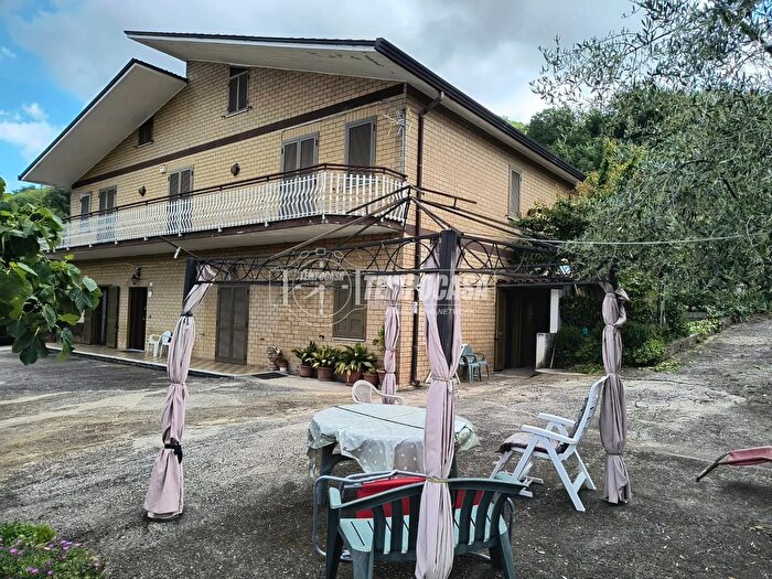 Casa con 8 locali in vendita in Via Variante Est, Manocalzati