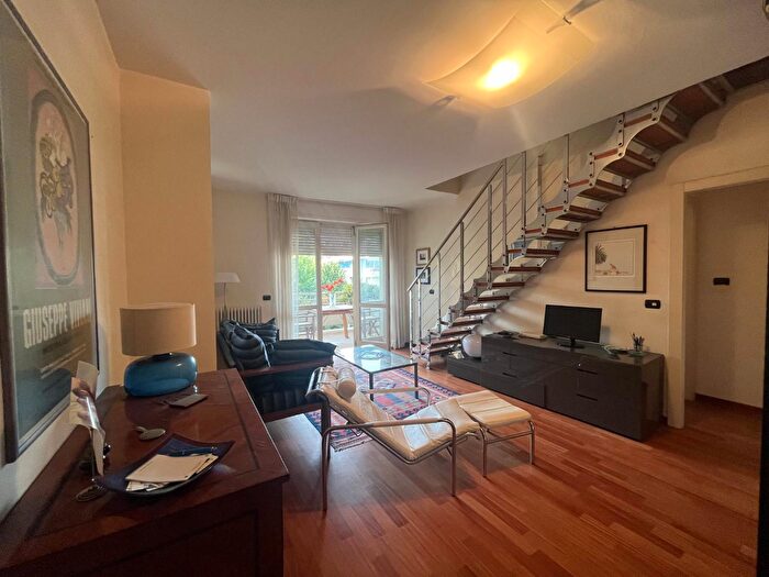 Appartamento con 7 locali in vendita in Viareggio