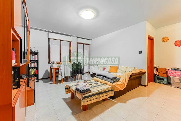 Appartamento trilocale in vendita in Vimercate