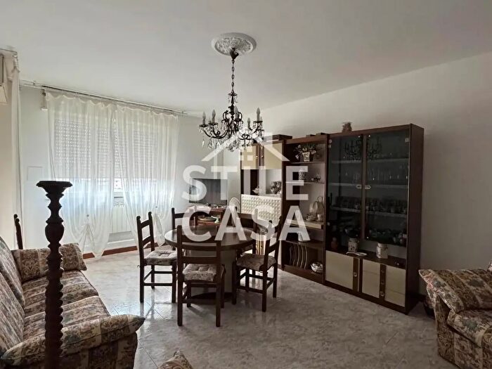 Appartamento con 5 locali in vendita in Lucca