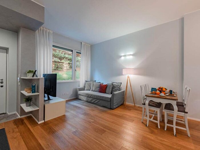 Appartamento trilocale in affitto in Via San Senatore, Missori, Milano