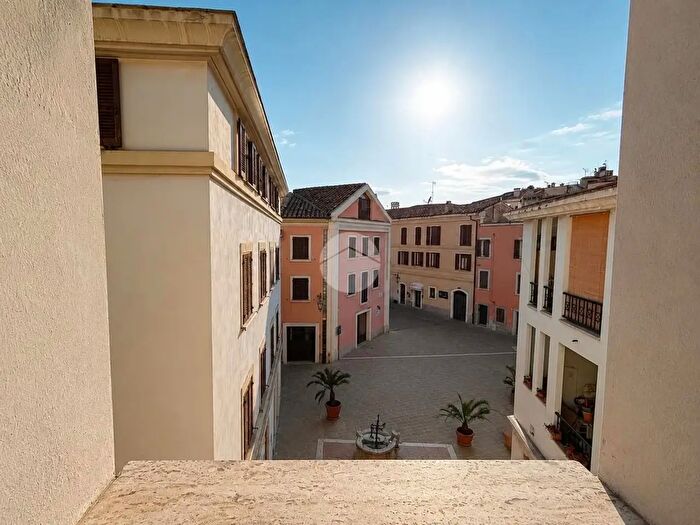 Appartamento quadrilocale in vendita in Via Castello, Terni