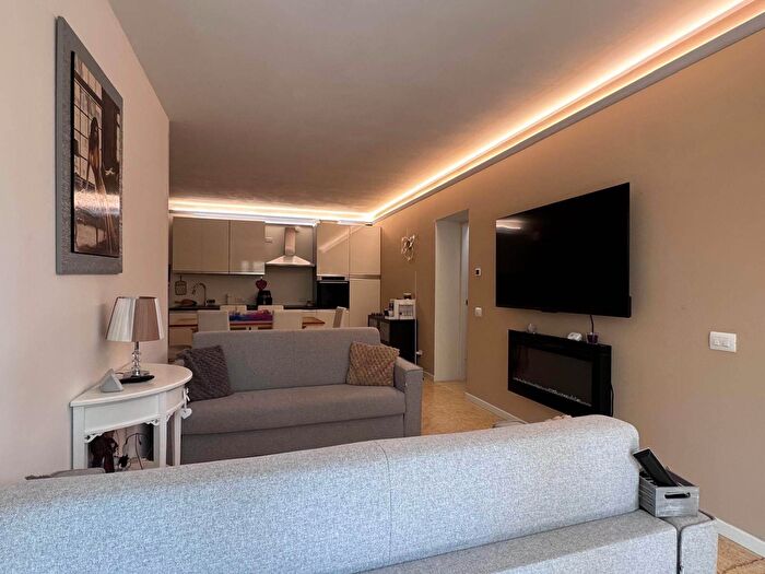 Appartamento con 5 locali in vendita in Desenzano Del Garda