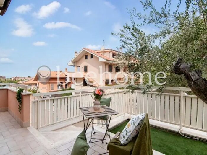 Appartamento con 6 locali in vendita in Via Alfredo Panzini, Fonte Nuova