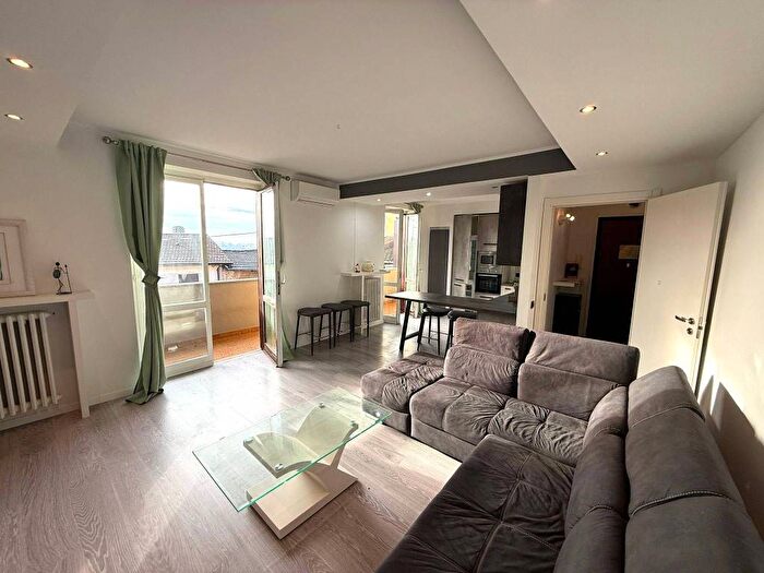 Appartamento trilocale in affitto in Via Vittorio Veneto, Bizzarone