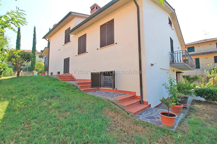 Casa con 6 locali in vendita in Via Marche, Montepulciano