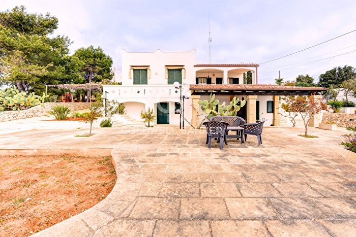 Casa con 8 locali in vendita in Strada Statale, Ugento