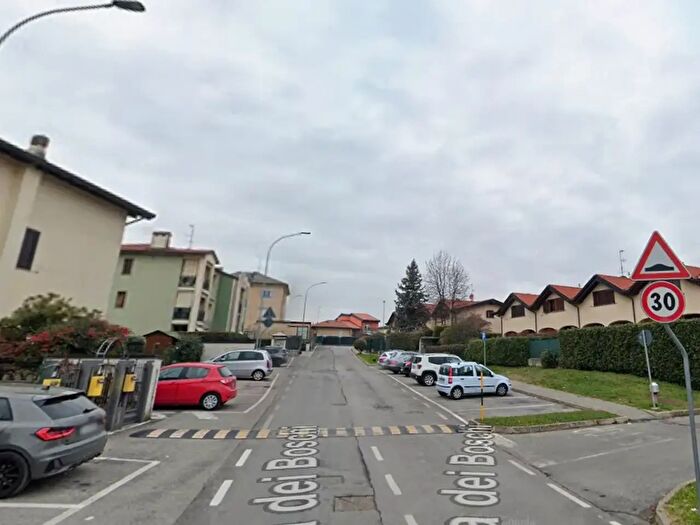 Appartamento bilocale in affitto in Piazza Europa Unita, Montano Lucino