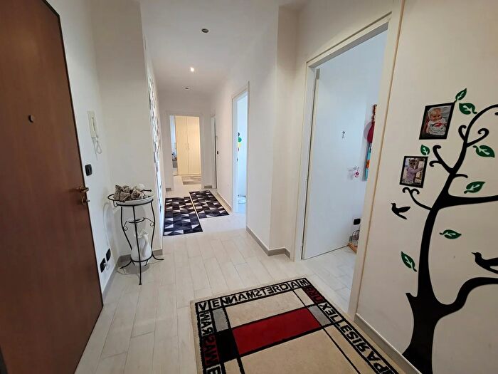 Appartamento trilocale in vendita in Via Formica, Savona