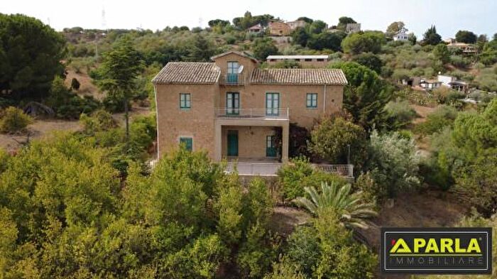 Casa con 6 locali in vendita in Contrada Fabrizio, Canicatti