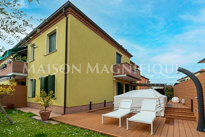 Appartamento trilocale in vendita in Via Vincenzo Zaffagnini, Copparo