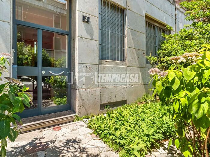 Appartamento trilocale in vendita in Via Desiderio, Milano