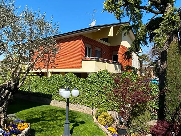 Casa quadrilocale in vendita in Via Giovanni Verga, Casirate DAdda