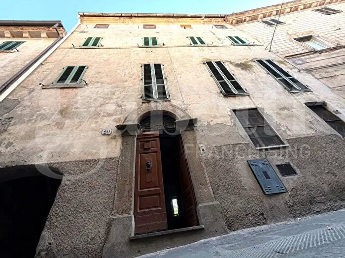 Casa con 6 locali in vendita in Gavorrano