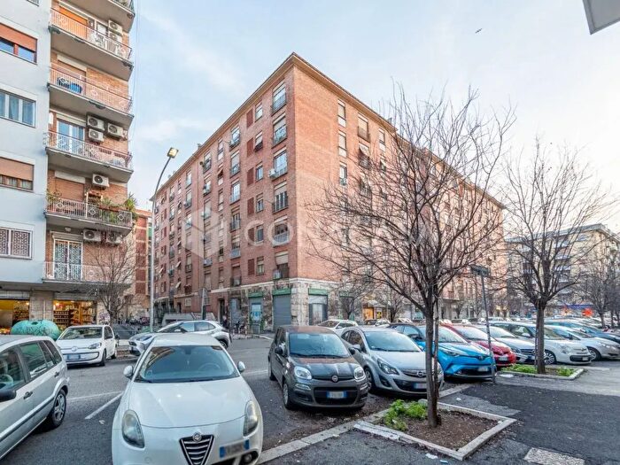 Appartamento quadrilocale in vendita in Via Publio Valerio, Roma