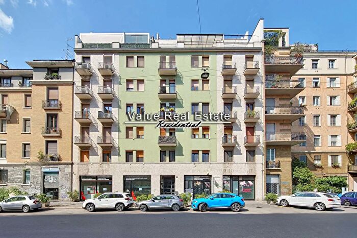 Appartamento con 9 locali in vendita in Via Friuli, Milano