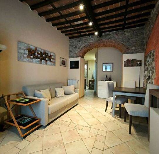 Appartamento trilocale in affitto in Via Ciro Menotti, Marina di Carrara, Carrara
