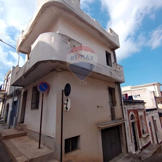 Casa con 7 locali in vendita in Via Magenta, Canicattini Bagni