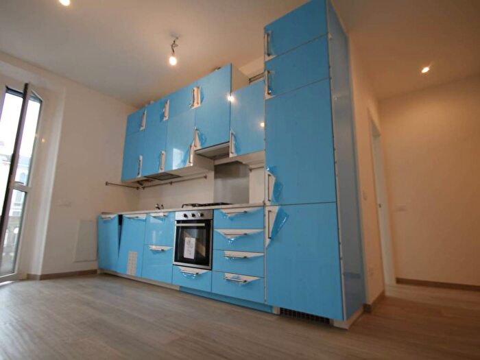 Appartamento quadrilocale in affitto in Via Angelo Secchi, Morgagni, Milano