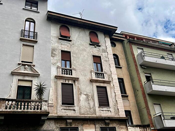 Case in Vendita e in Affitto - 2