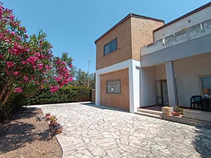 Casa con 6 locali in vendita in Viale di Focene, Fiumicino