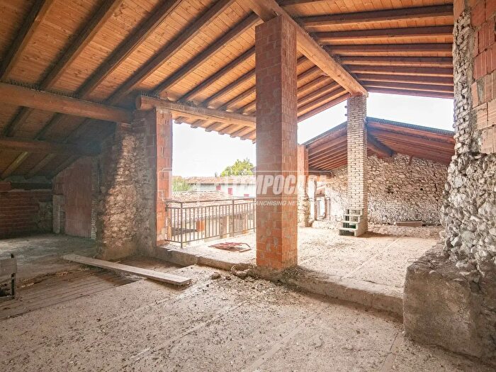 Casa con 5 locali in vendita in Rovato