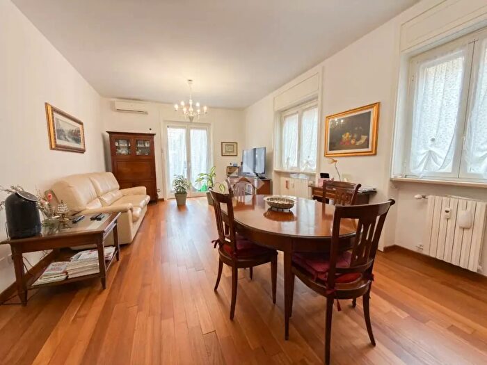 Appartamento trilocale in vendita in Via Giovanni Battista Pergolesi, Milano