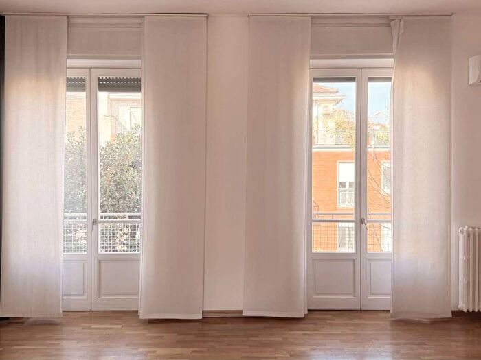 Appartamento trilocale in affitto in via Marsala, Moscova, Milano