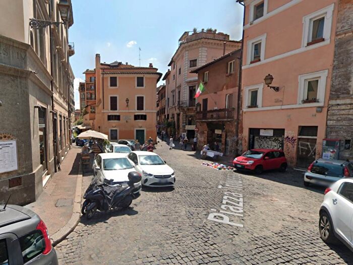 Casa trilocale in affitto in Piazza di San Giovanni della Malva, Trastevere, Roma