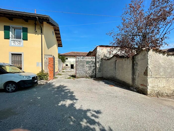 Casa quadrilocale in vendita in Via Merlana, Santa Maria La Longa