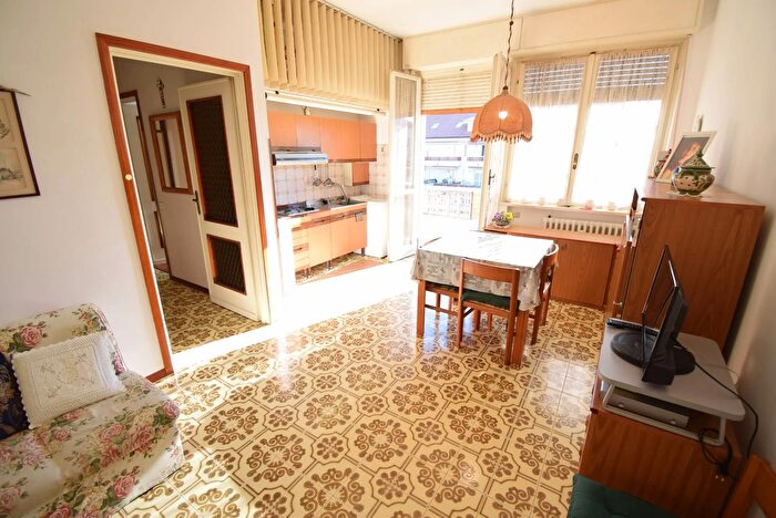 Appartamento bilocale in vendita in Via Diano San Pietro, Diano Castello