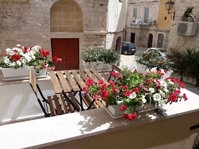 Casa con 6 locali in vendita in Vico Gabriele Morola, Trani