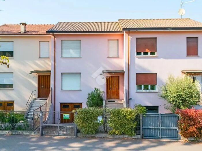 Casa con 5 locali in vendita in Via della Costituzione, Novellara