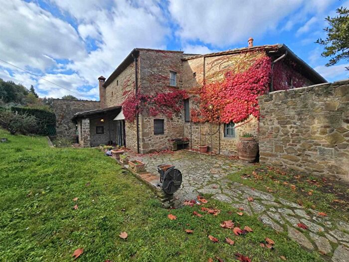 Casa quadrilocale in vendita in Via di Mezzano, Greve In Chianti
