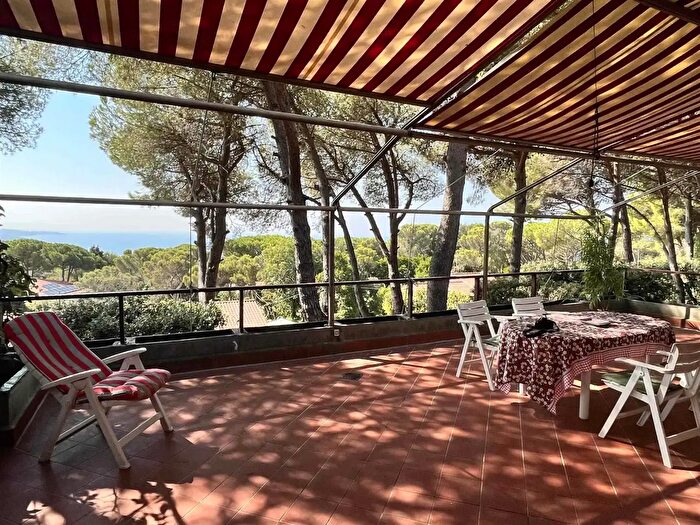 Casa con 8 locali in vendita in Livorno
