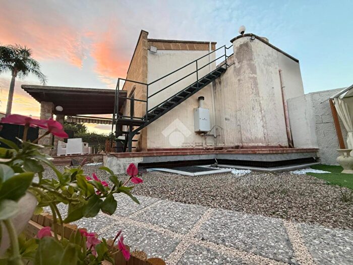 Casa trilocale in vendita in Lungomare del Mediterraneo, Campofelice Di Roccella
