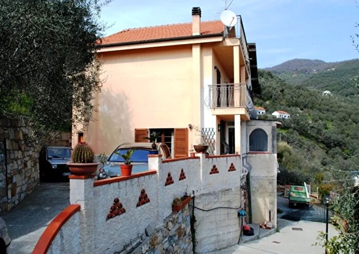 Casa con 5 locali in vendita in Strada Vasche Snc, Pontedassio
