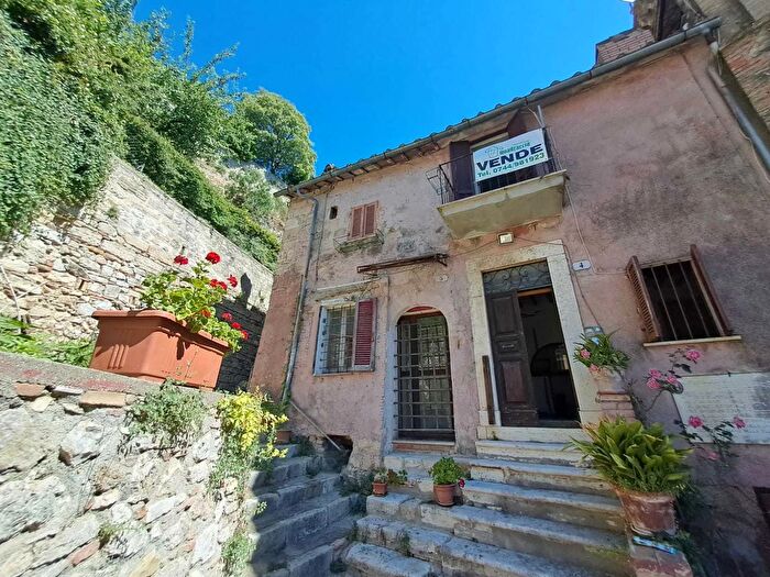 Casa con 9 locali in vendita in Via Rimembranze, Amelia