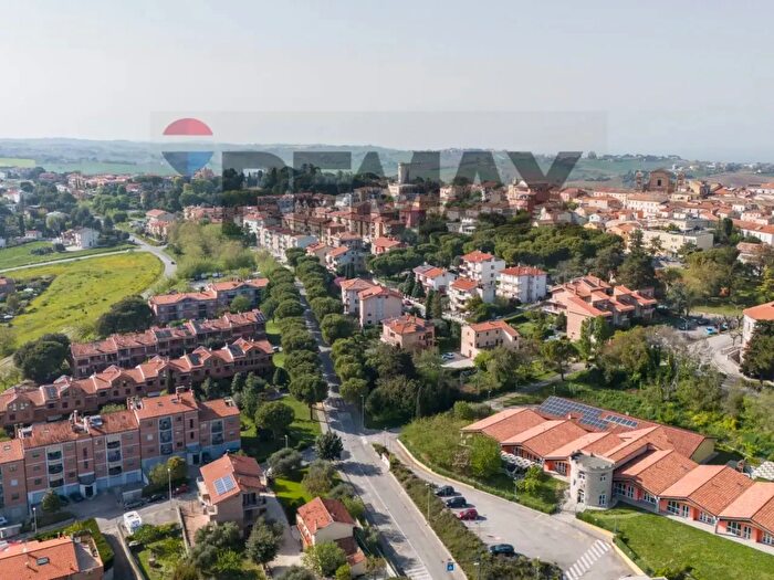 Appartamento con 6 locali in vendita in Via Pozzo del Letto, Montemarciano