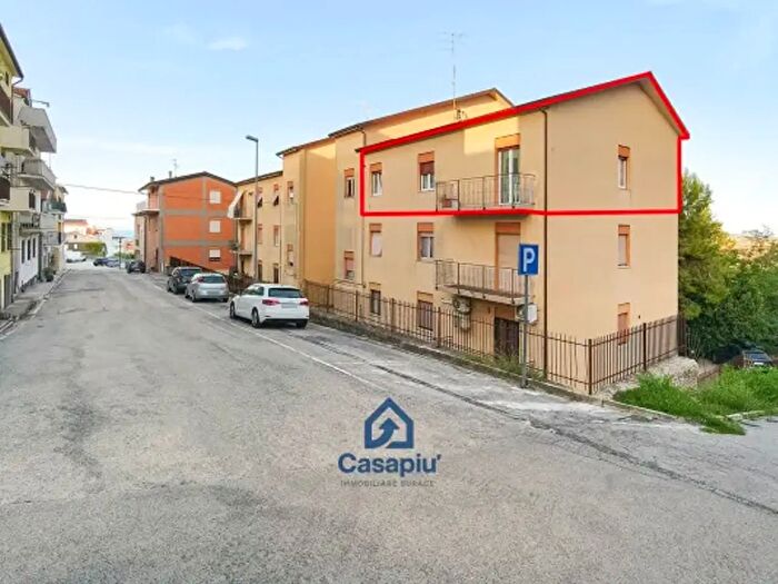 Appartamento con 6 locali in vendita in Via Giuseppe Verdi, Montegranaro