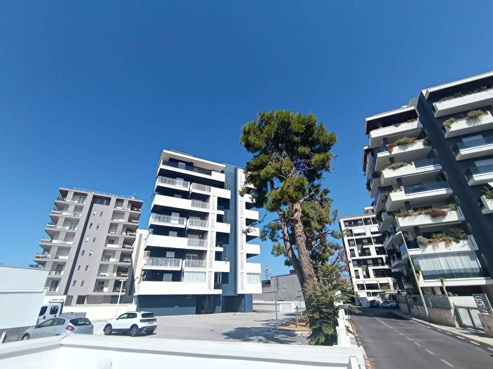Appartamento trilocale in affitto in Via Giovanni Amendola, Japigia, Bari