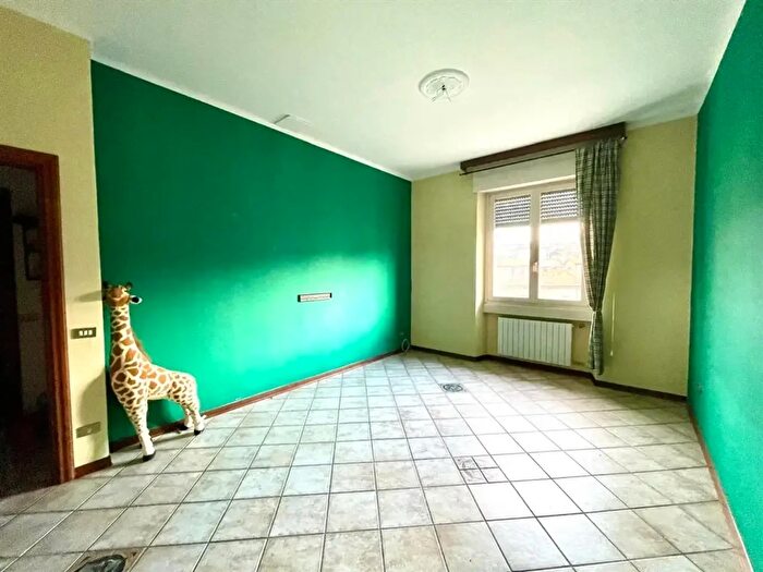 Appartamento quadrilocale in vendita in Via Italo Cremona, Gazzada Schianno