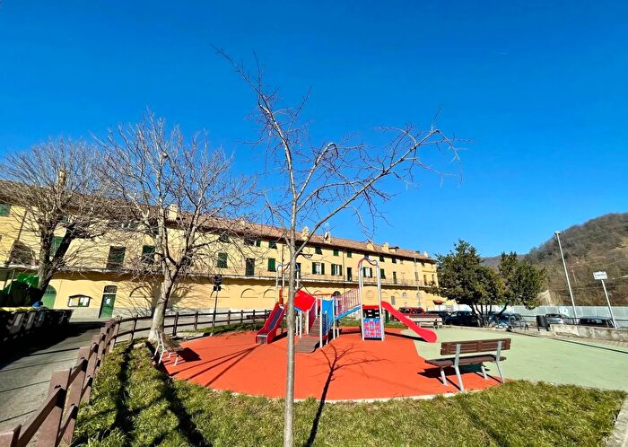 Appartamento trilocale in vendita in Via Novembre Savignone, Savignone